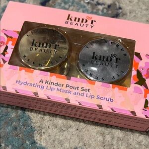 knd r BEAUTY A Kinder Pout Set  Hydrating Lip Mask & Lip Scrub